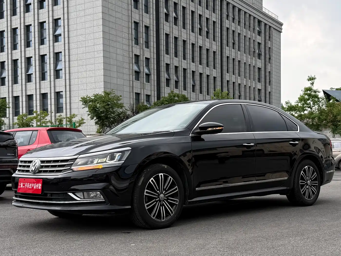 Volkswagen Passat 2017 330TSI DSG Luxury фото 2