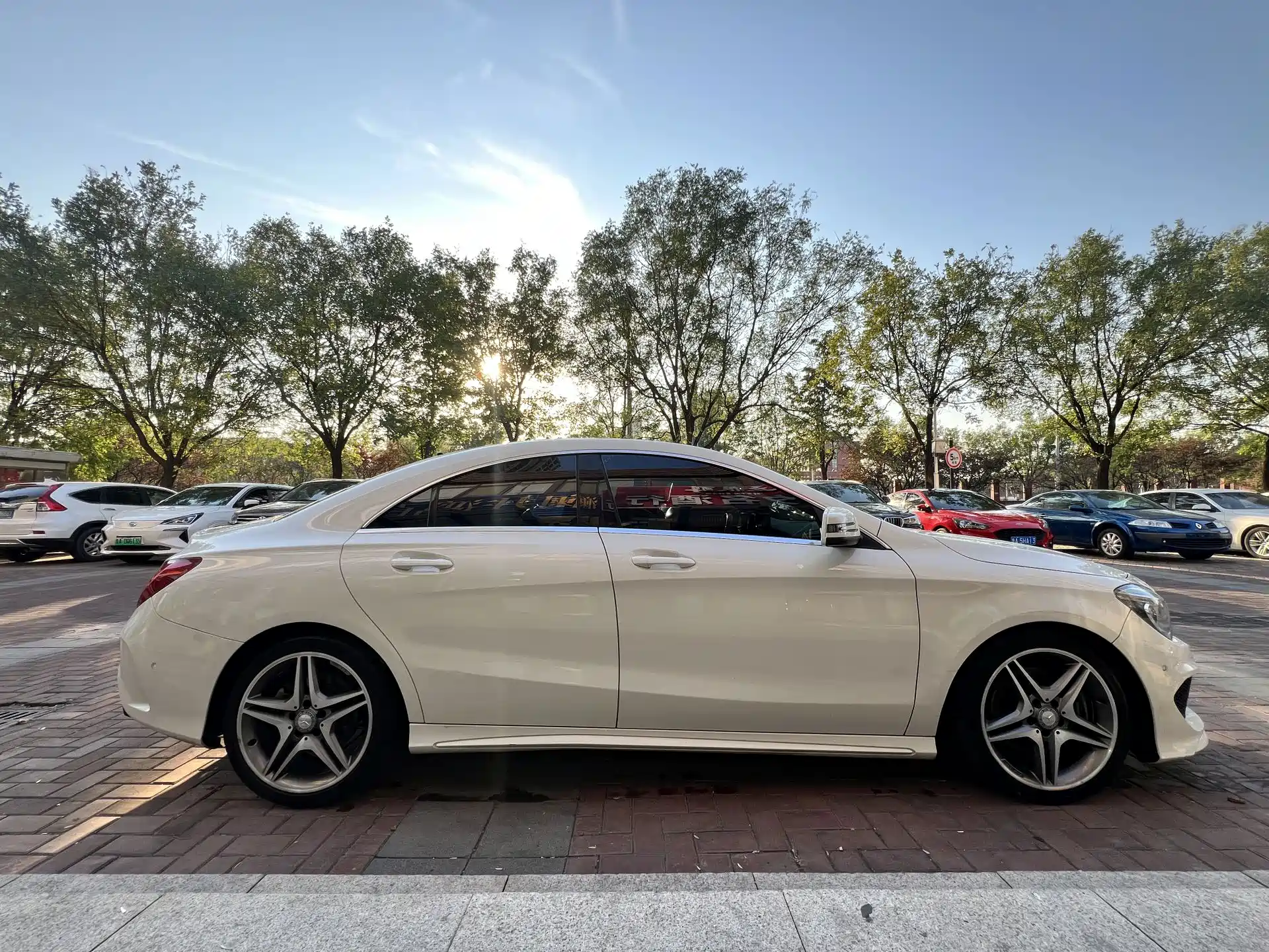 Photo 8 - Mercedes-Benz CLA (Import)