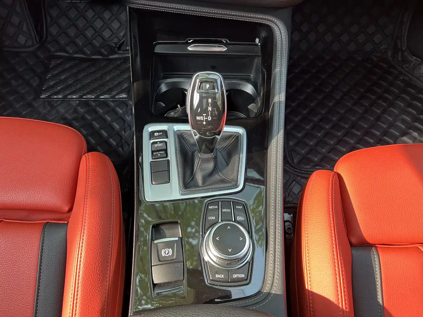 BMW 1 Series 2023 125i M Sport Shadow Edition фото 15