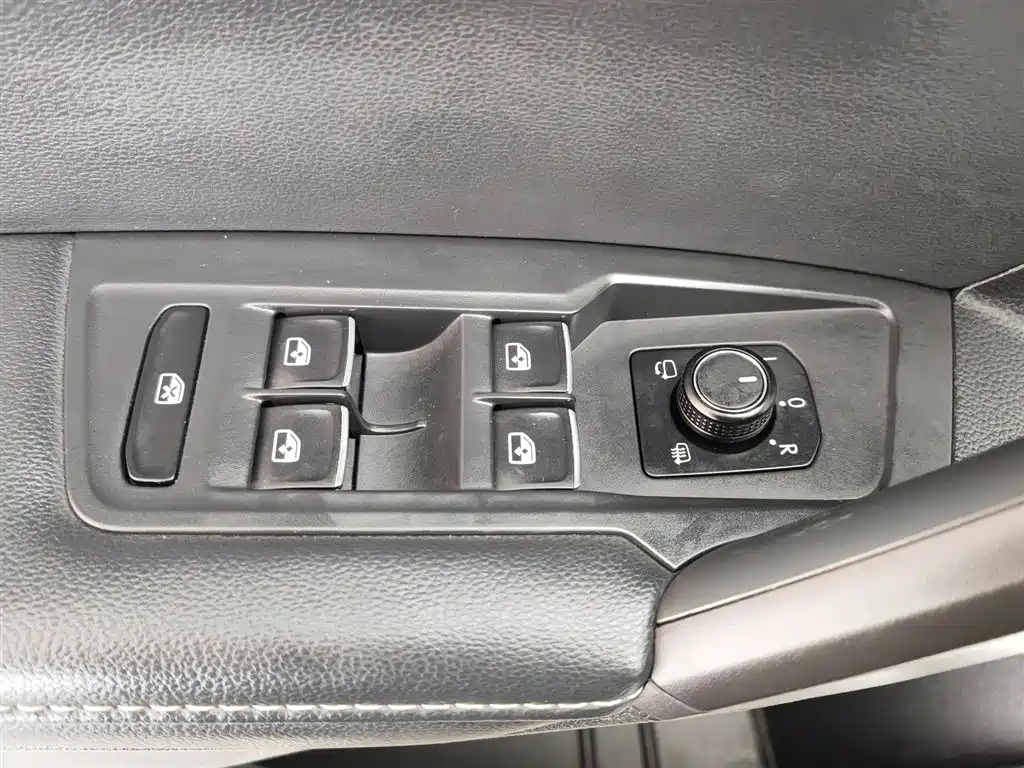 Volkswagen Tiguan L 2017 380TSI Automatic 4WD Luxury Edition фото 9