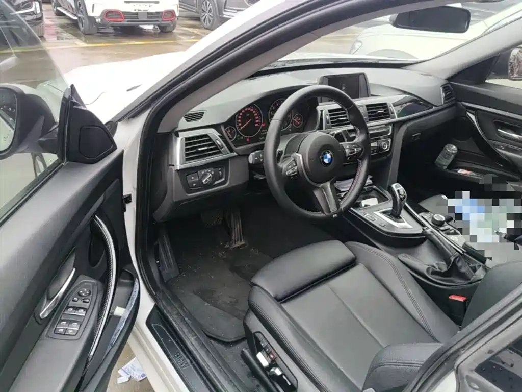 BMW 3 Series GT 2018 320i Fashion фото 16