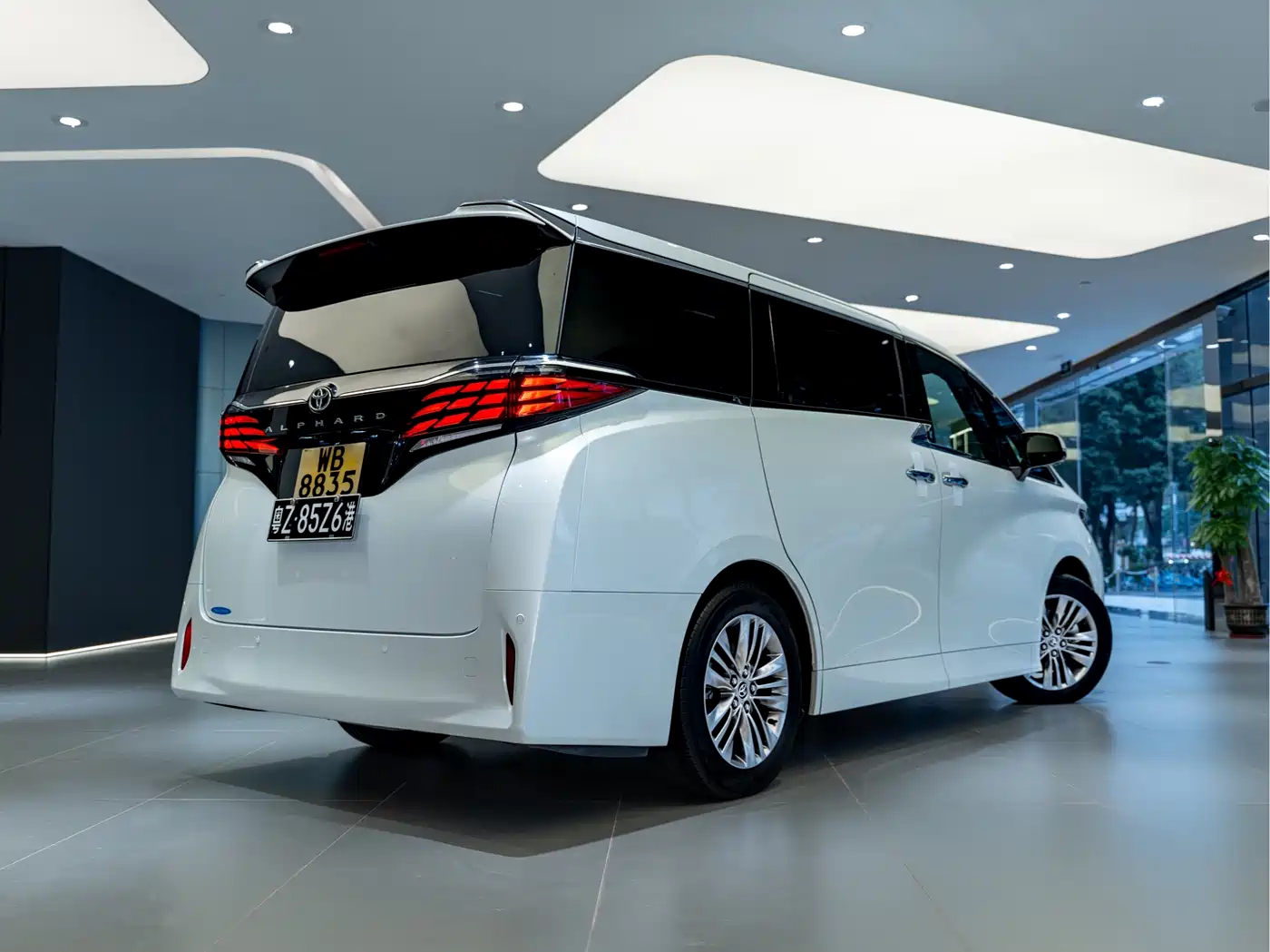 Toyota Alphard 2025 Hybrid 2.5L Prestige Gold Edition фото 6