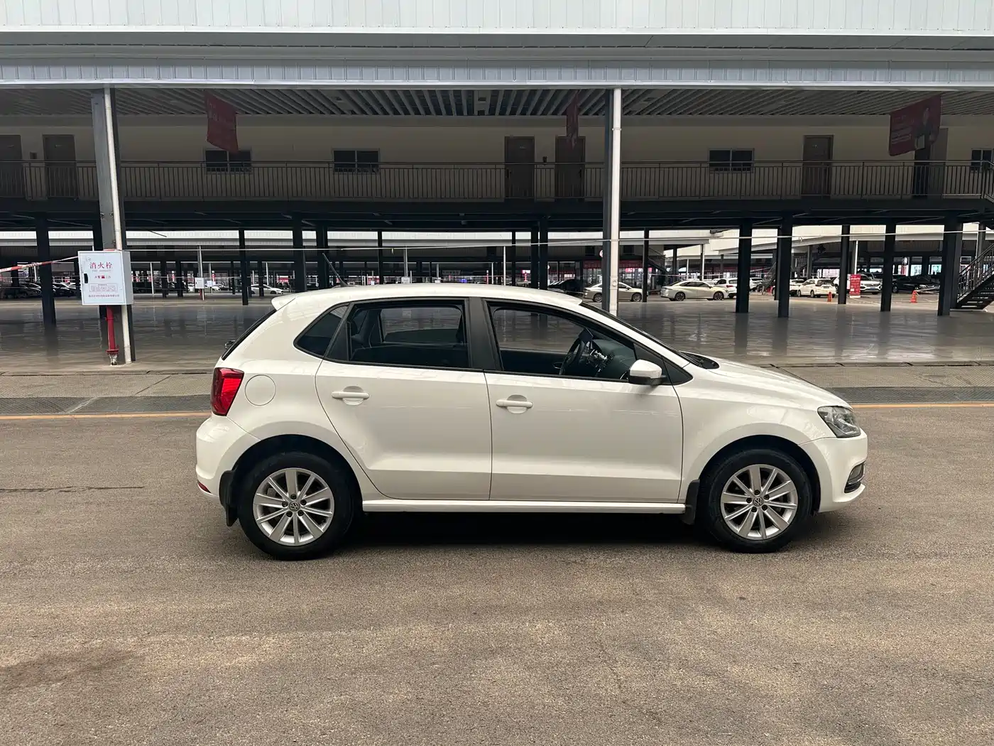 Volkswagen Polo 2014 1.6L Automatic Comfort Edition фото 4