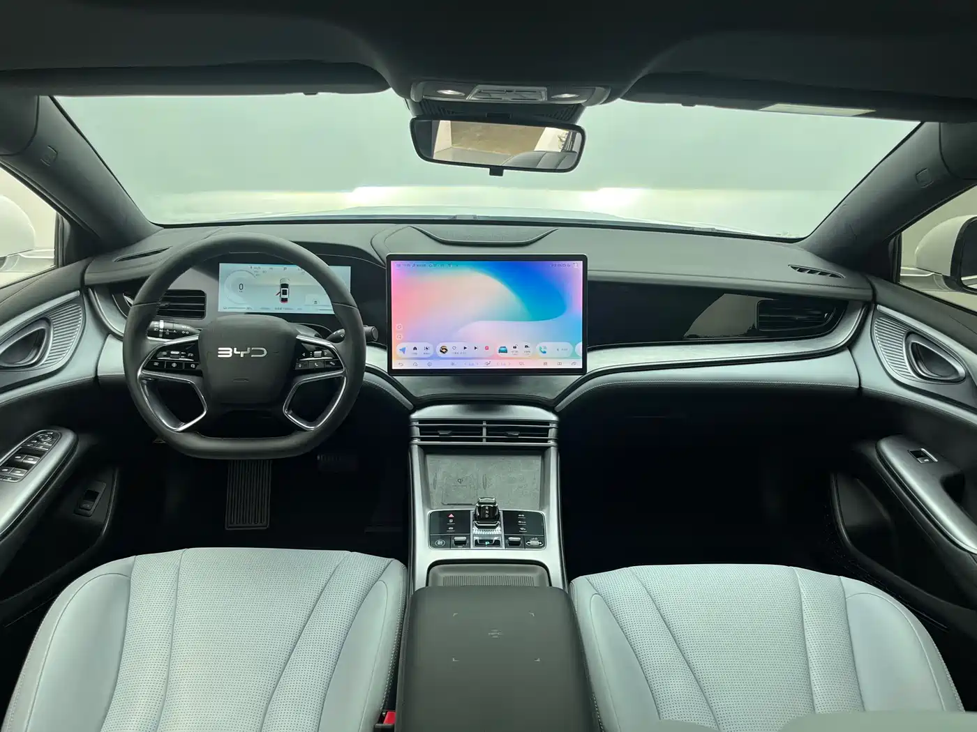 BYD Seal 2024 Glory Edition DM-i 1.5L 121km Luxury фото 19