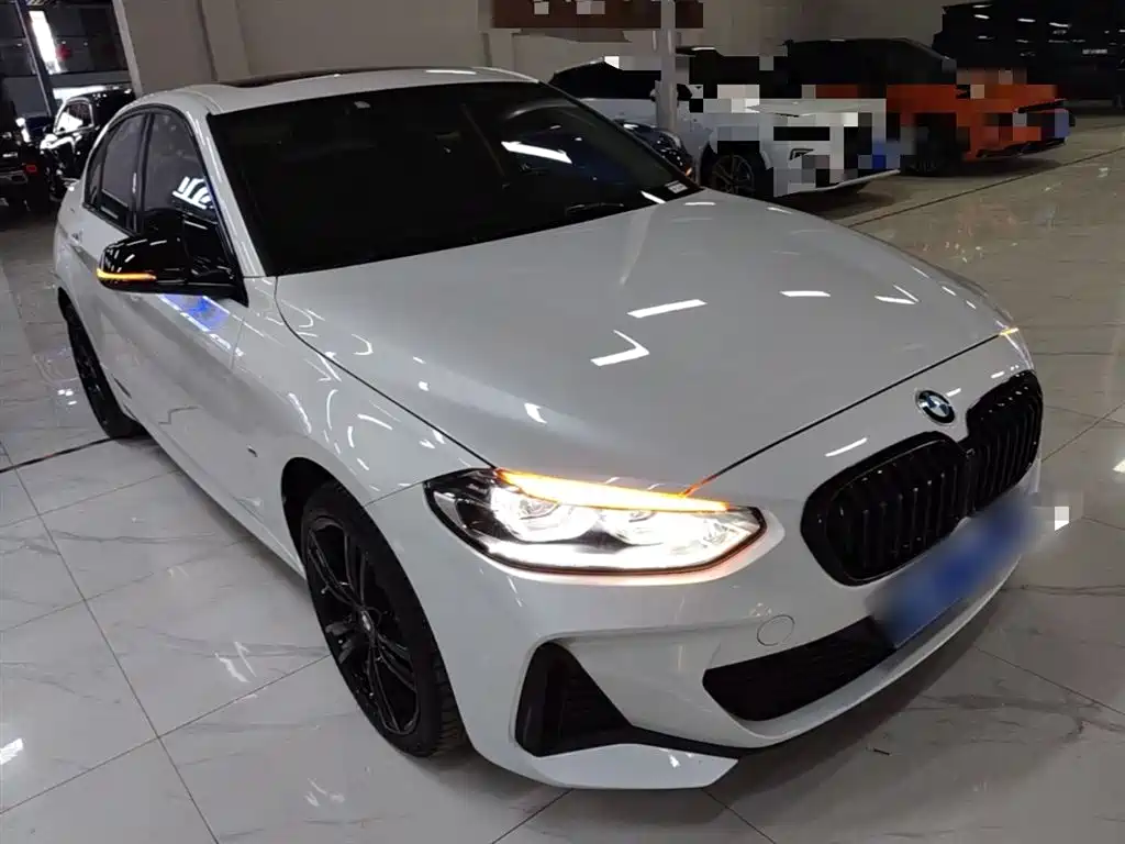 BMW 1 Series 2022 125i M Sport Shadow Edition фото 4