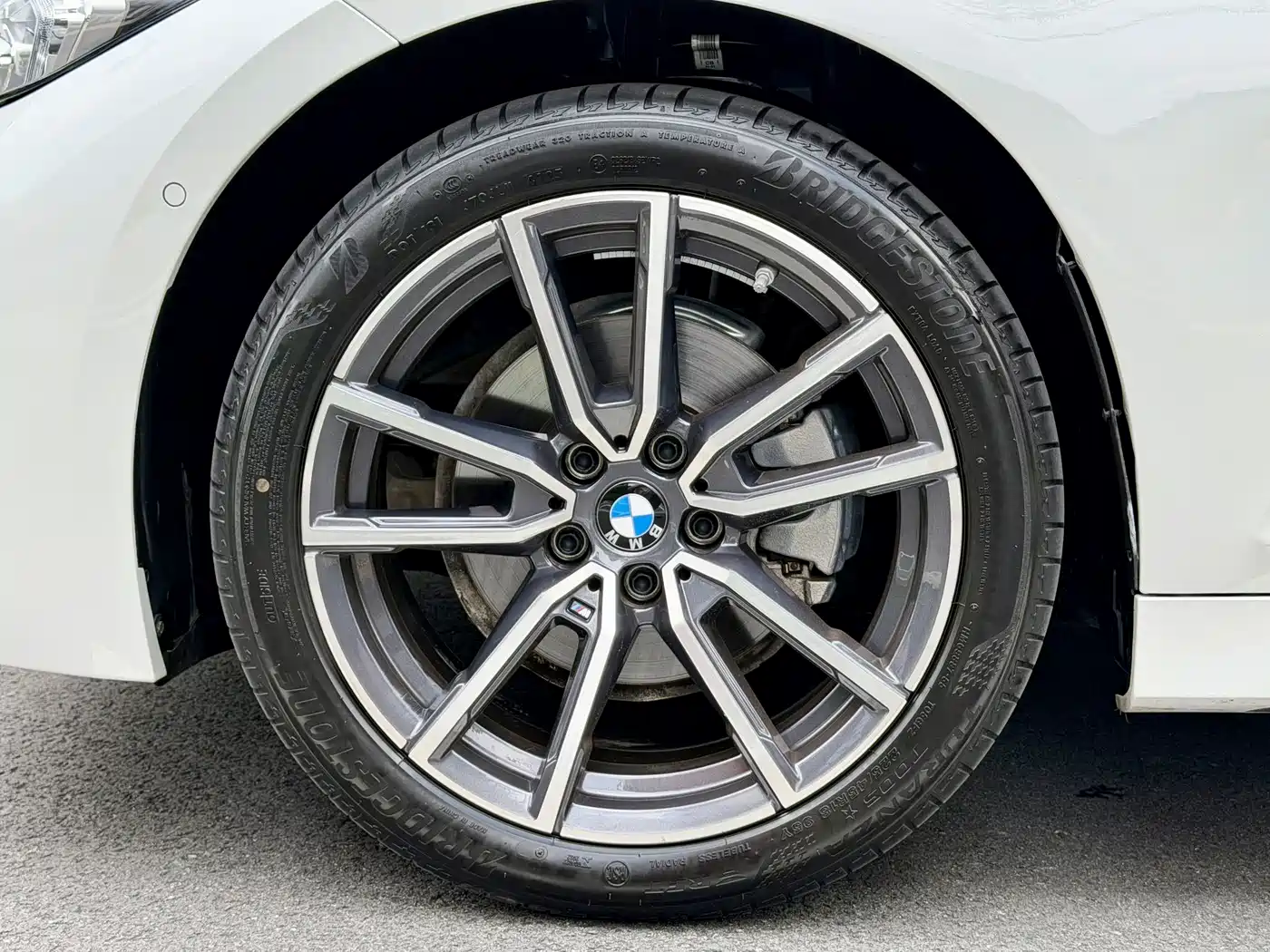 BMW 3 Series 2026 325Li M Sport Package фото 6