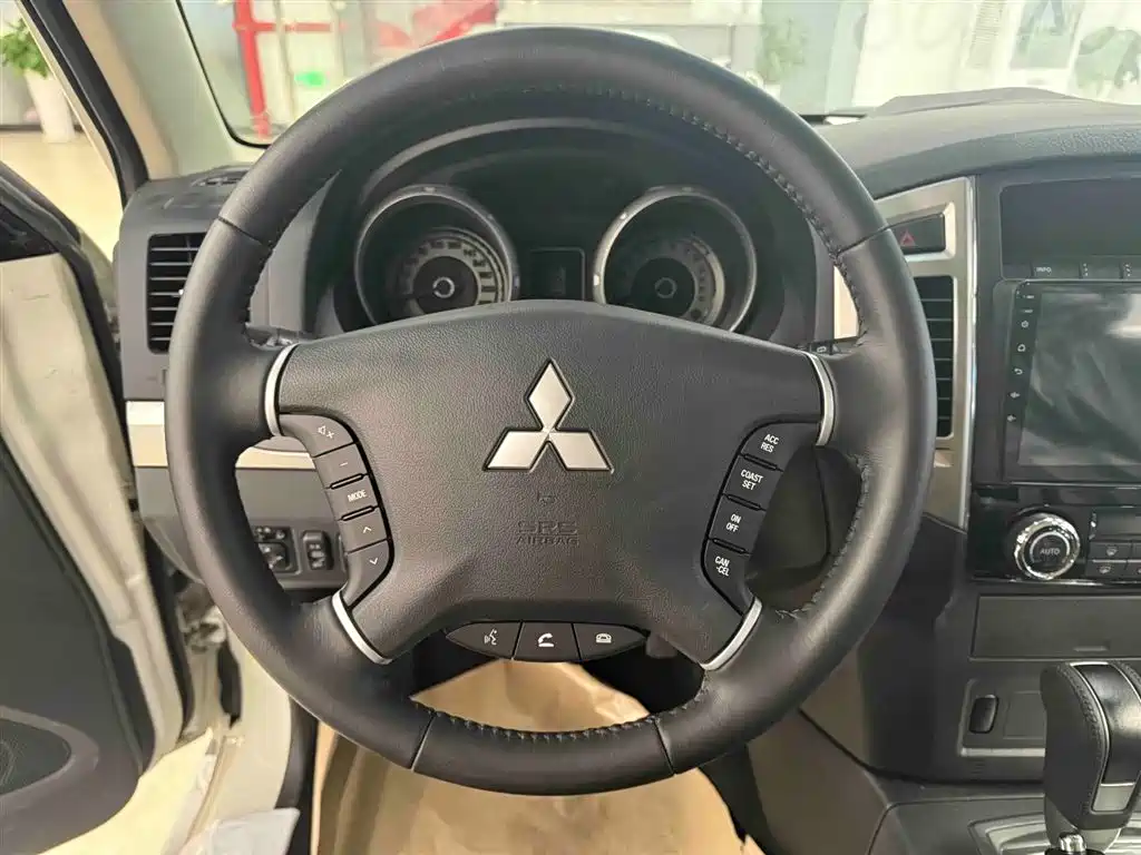 Mitsubishi Pajero (Import) 2020 3.0L Automatic Standard Edition фото 8