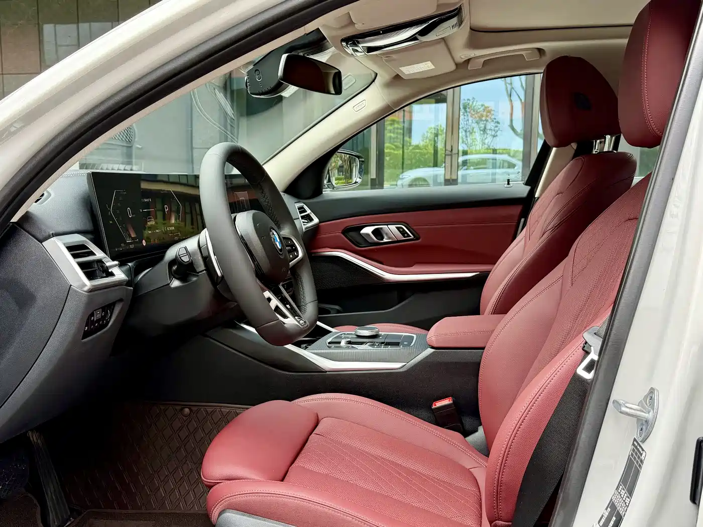 BMW 3 Series 2026 325Li M Sport Package фото 16