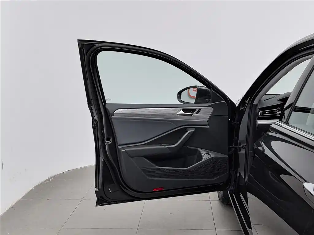 Volkswagen Sagitar 2025 Model Year 3rd Facelift 300TSI DSG Surpassing Edition фото 8