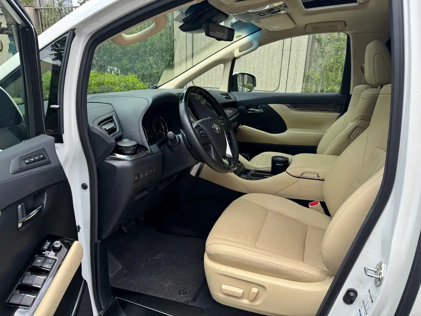 Toyota Vellfire 2023 Crown Hybrid 2.5L HV Ultimate фото 3