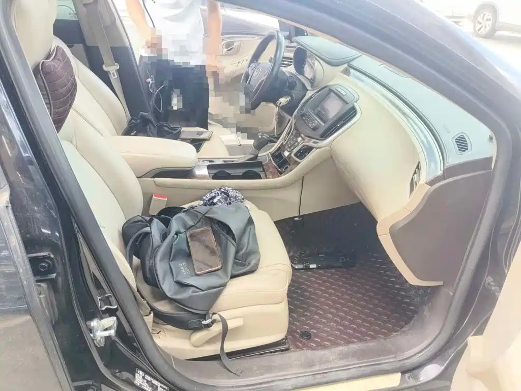 Photo 13 - Buick LaCrosse