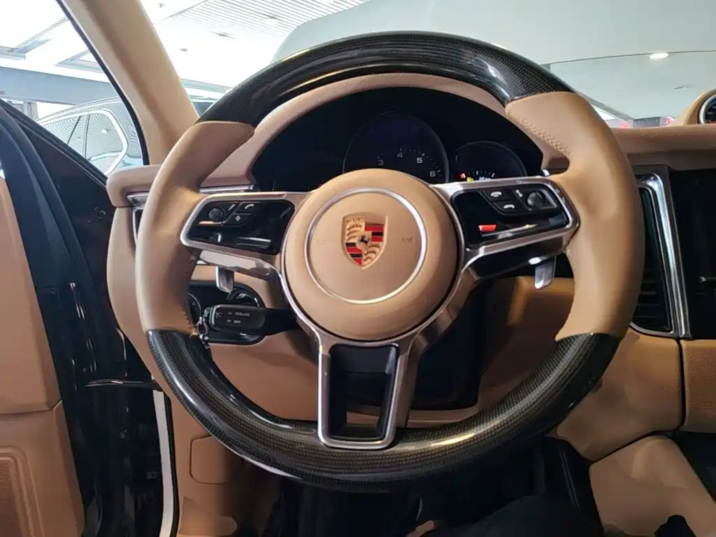 Фото 10 - Porsche Macan