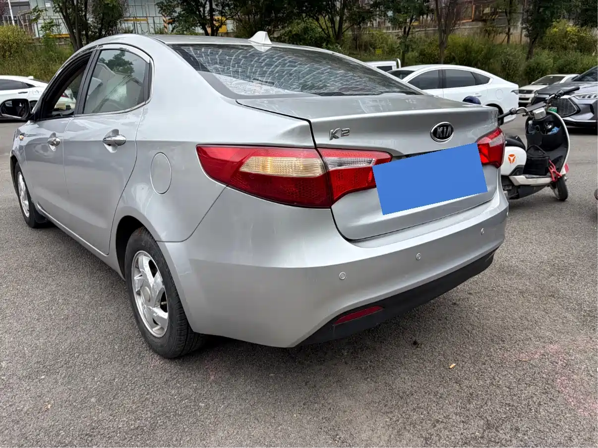 Kia K2 2011 2011 Sedan 1.4L MT GLS