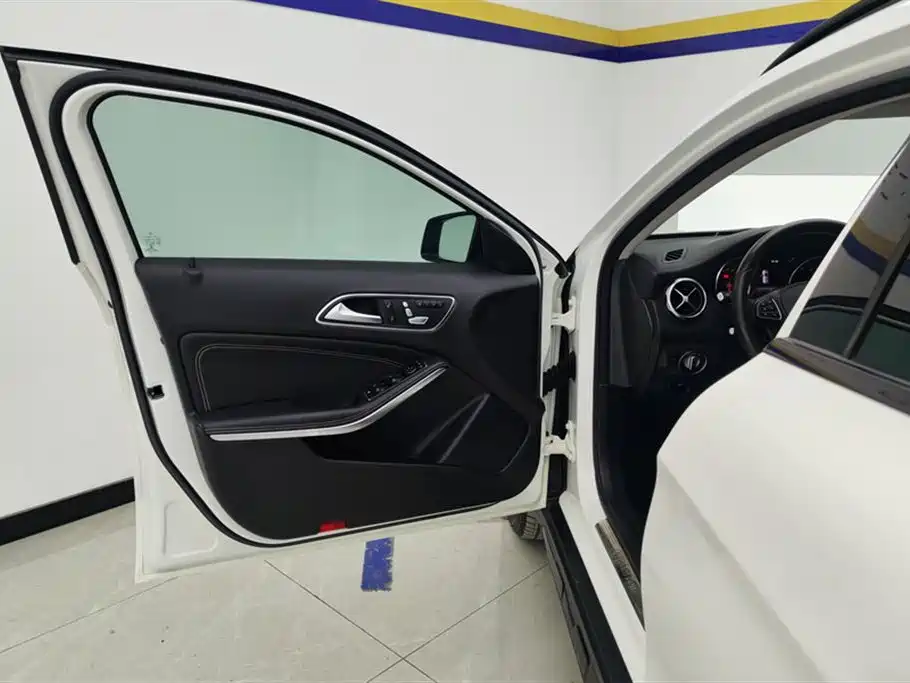 Mercedes-Benz GLA 2018 GLA 220 4MATIC Sport фото 7