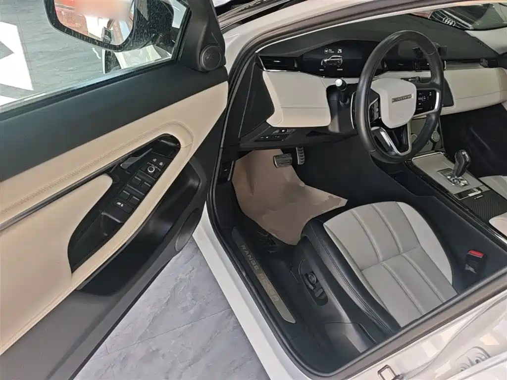 Land Rover Range Rover Evoque New Energy 2023 Range Rover Evoque L P300e Plug-in Hybrid Edition фото 16