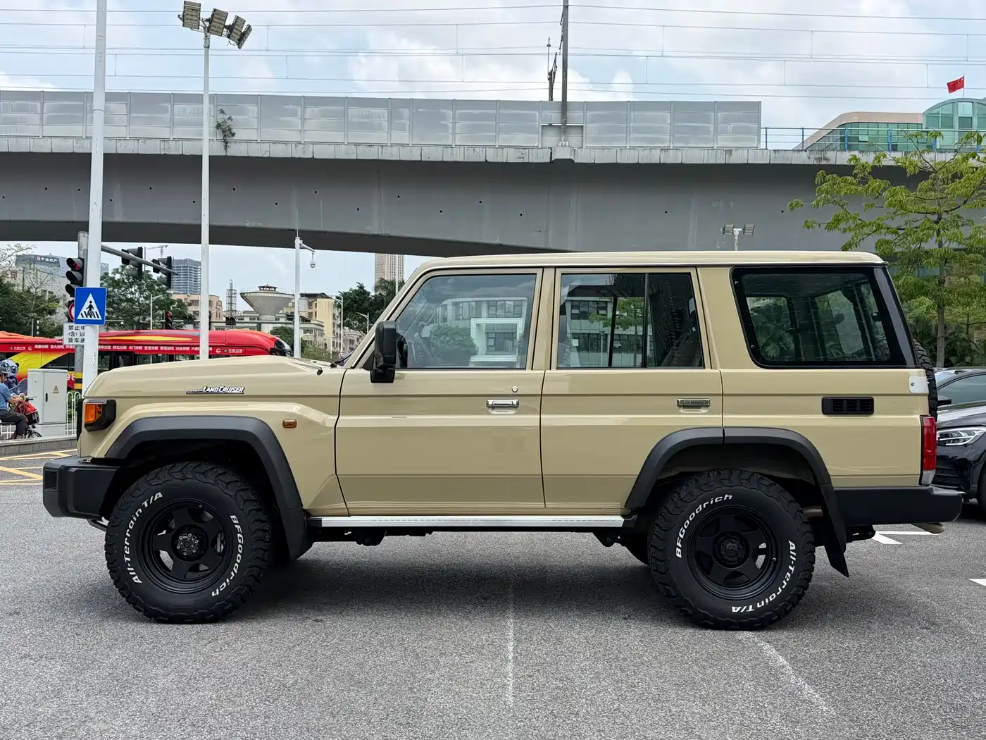 Toyota Land Cruiser (Import) фото 3