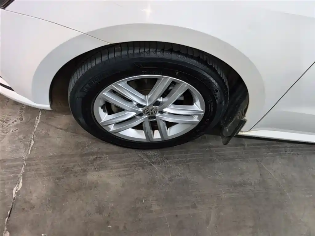 Volkswagen Lavida Tour 2017 230TSI DSG Comfort Edition фото 23