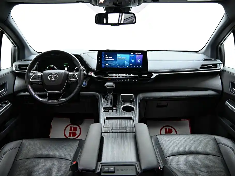Toyota Sienna 2021 2.5L Hybrid Premium Edition фото 17