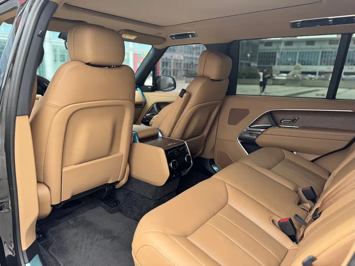 Land Rover Range Rover 2025 3.0 L6 400PS Flourishing Era Extended Wheelbase фото 7
