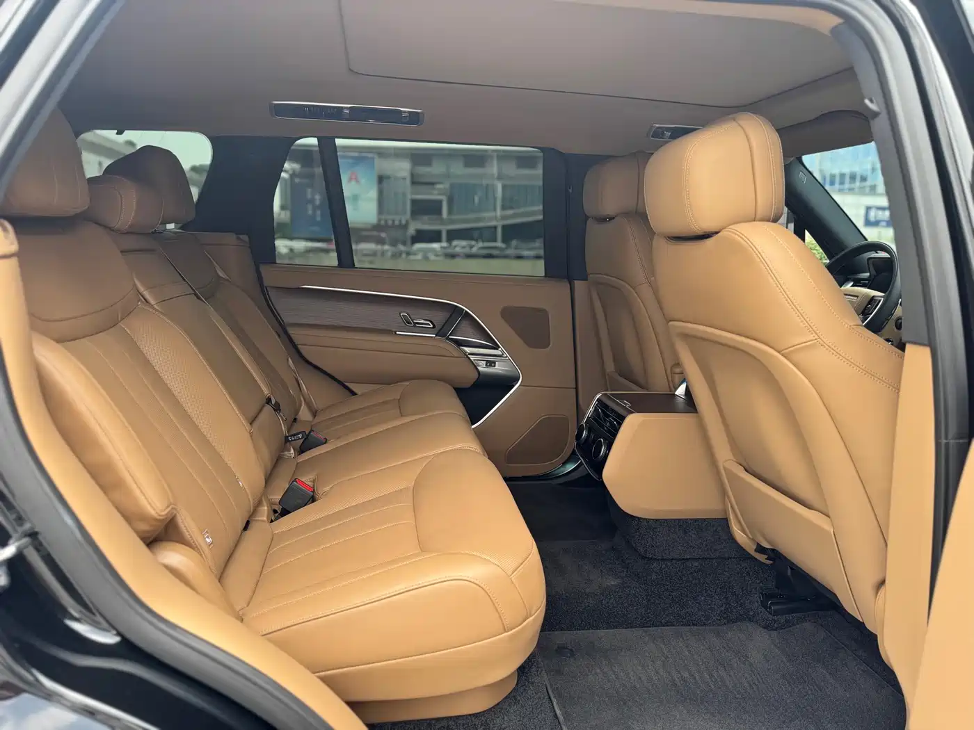 Land Rover Range Rover 2025 3.0 L6 400PS Flourishing Era Extended Wheelbase фото 8