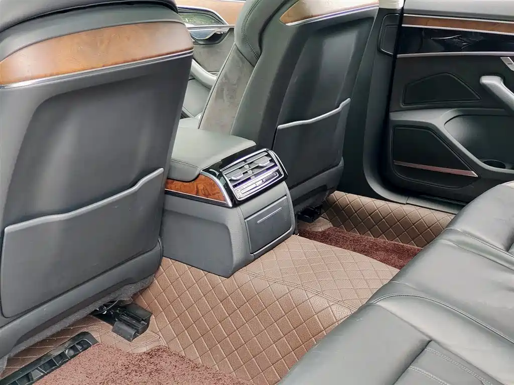 Audi A8 2018 A8L 55 TFSI quattro Launch Premium фото 9