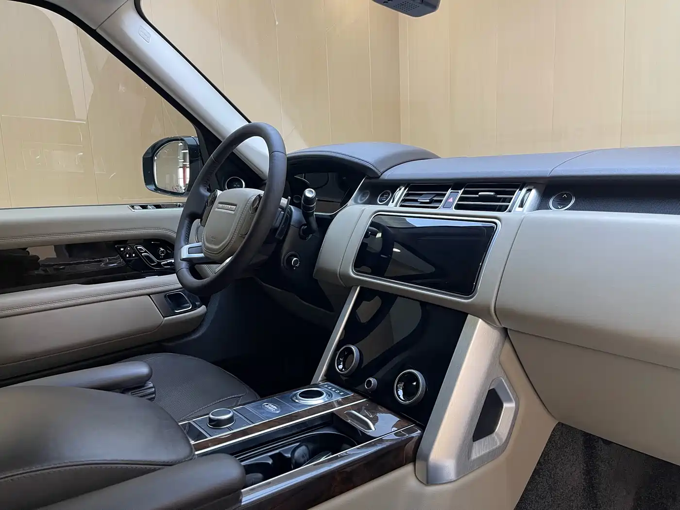 Land Rover Range Rover 2022 3.0 L6 400PS Heritage Extended Classic Edition фото 12