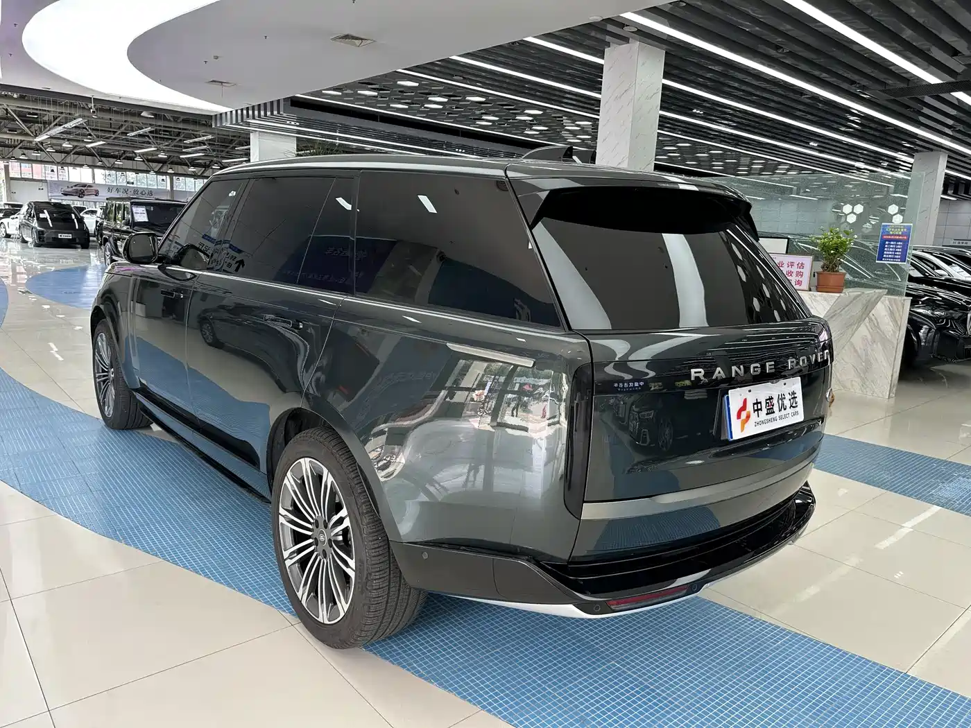 Land Rover Range Rover 2024 2024 3.0 L6 400PS Golden Age Extended 7-Seater