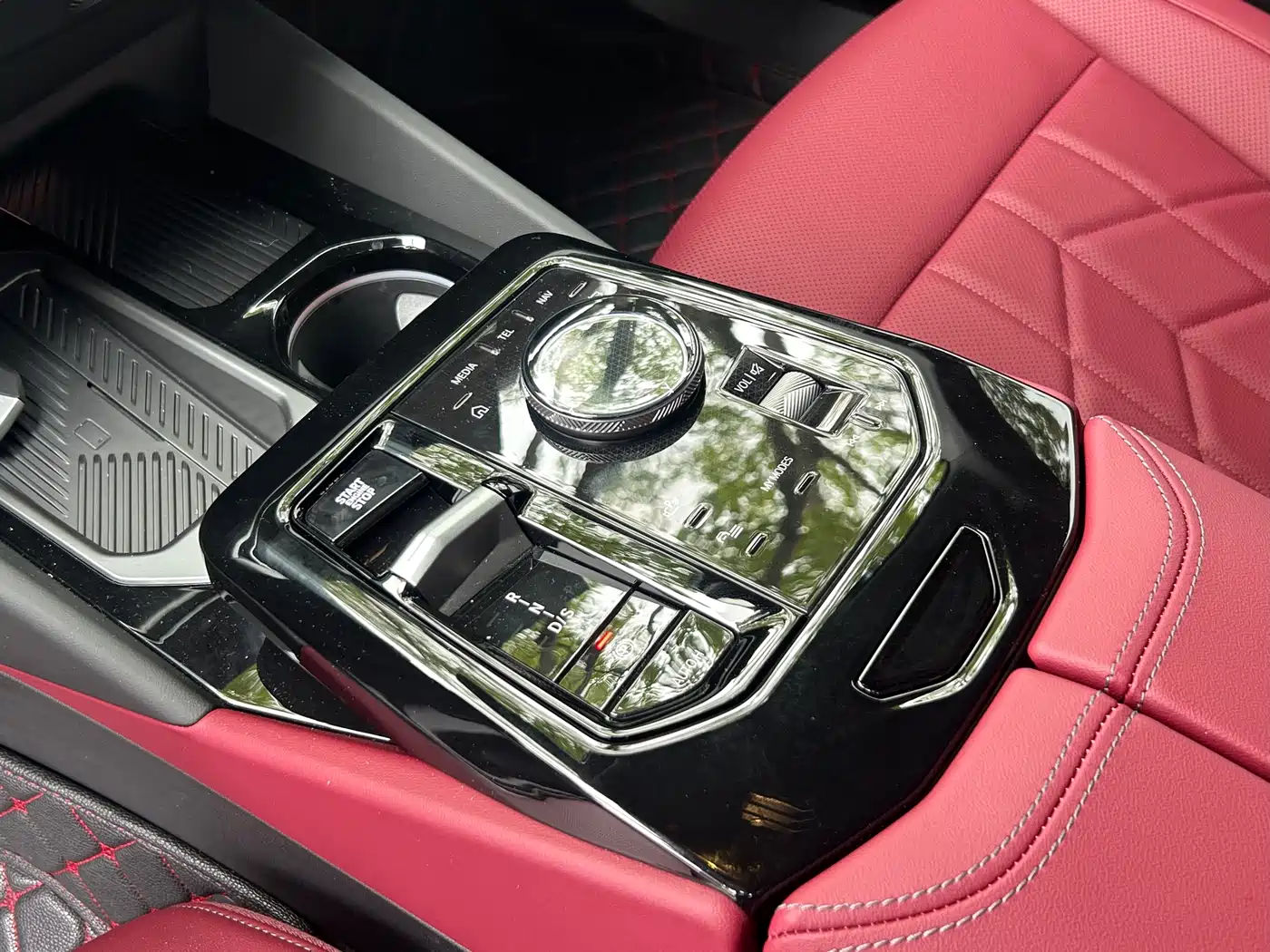 BMW 5 Series 2025 530Li Leading M Sport Package фото 8
