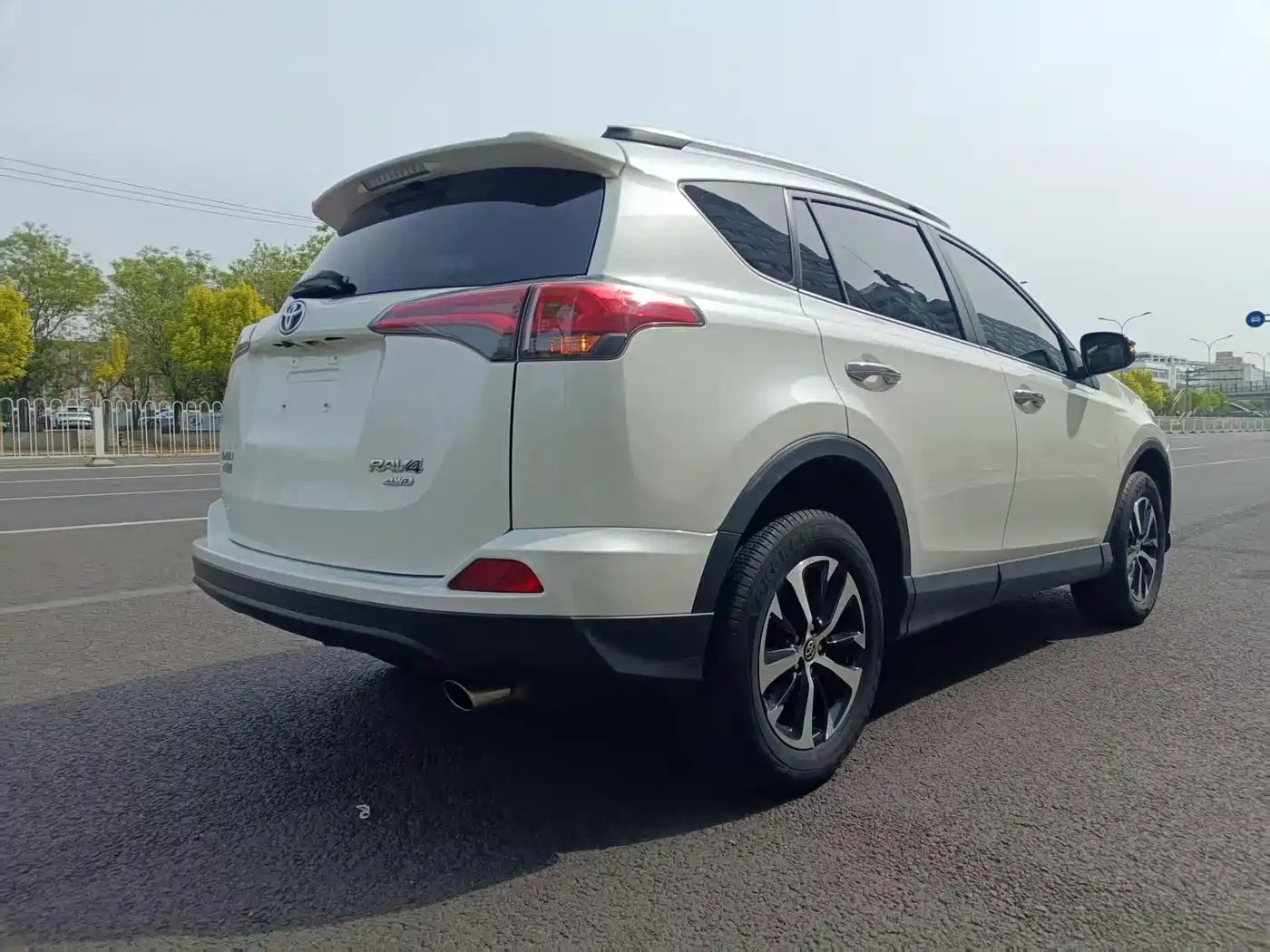 Toyota RAV4 Rongfang 2016 2.0L CVT 2WD Trend (China V) фото 4