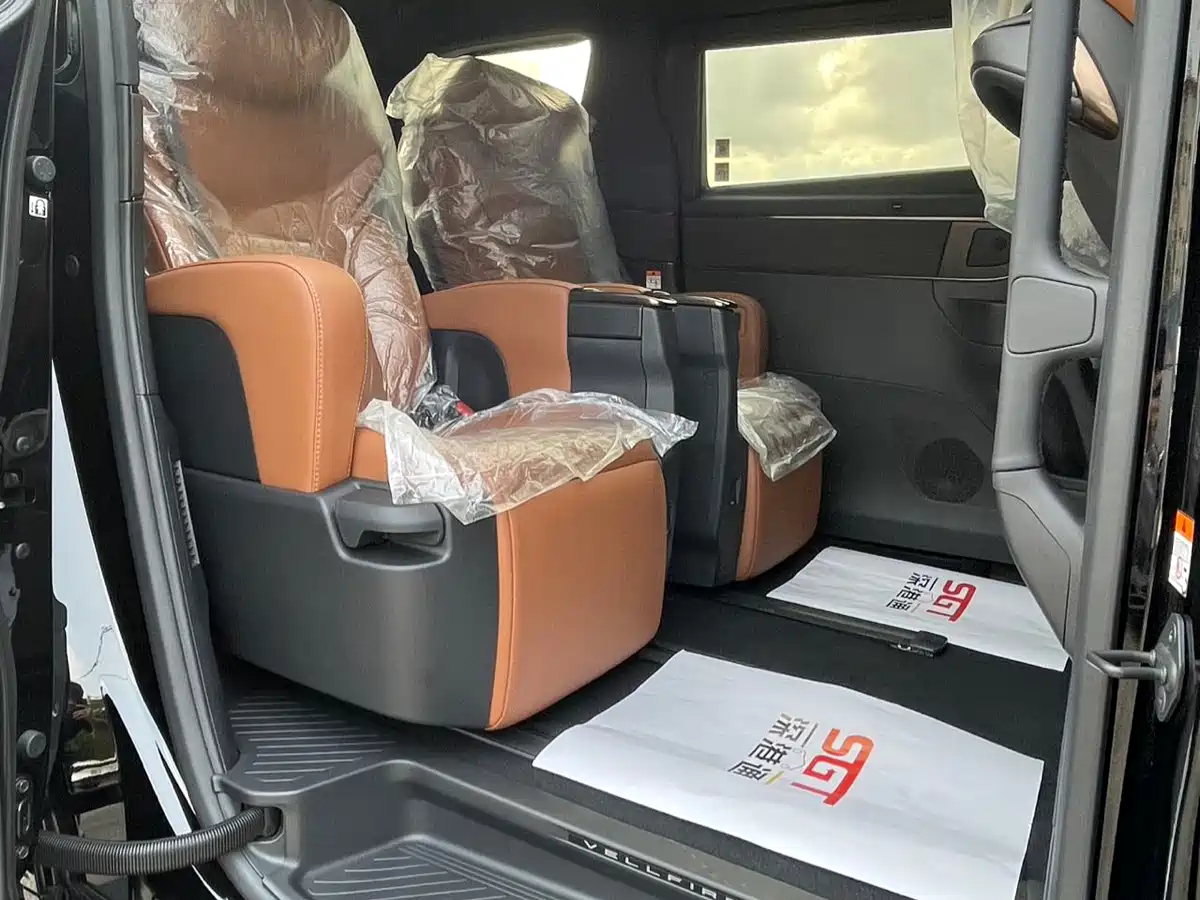 Toyota Vellfire 2025 Crown Hybrid 2.5L Ink Gold Executive Edition фото 8