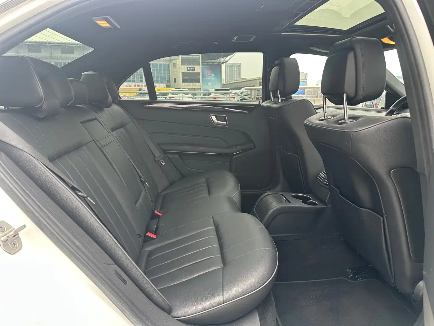 Mercedes-Benz E-Class 2015 E 260 L Sport фото 25