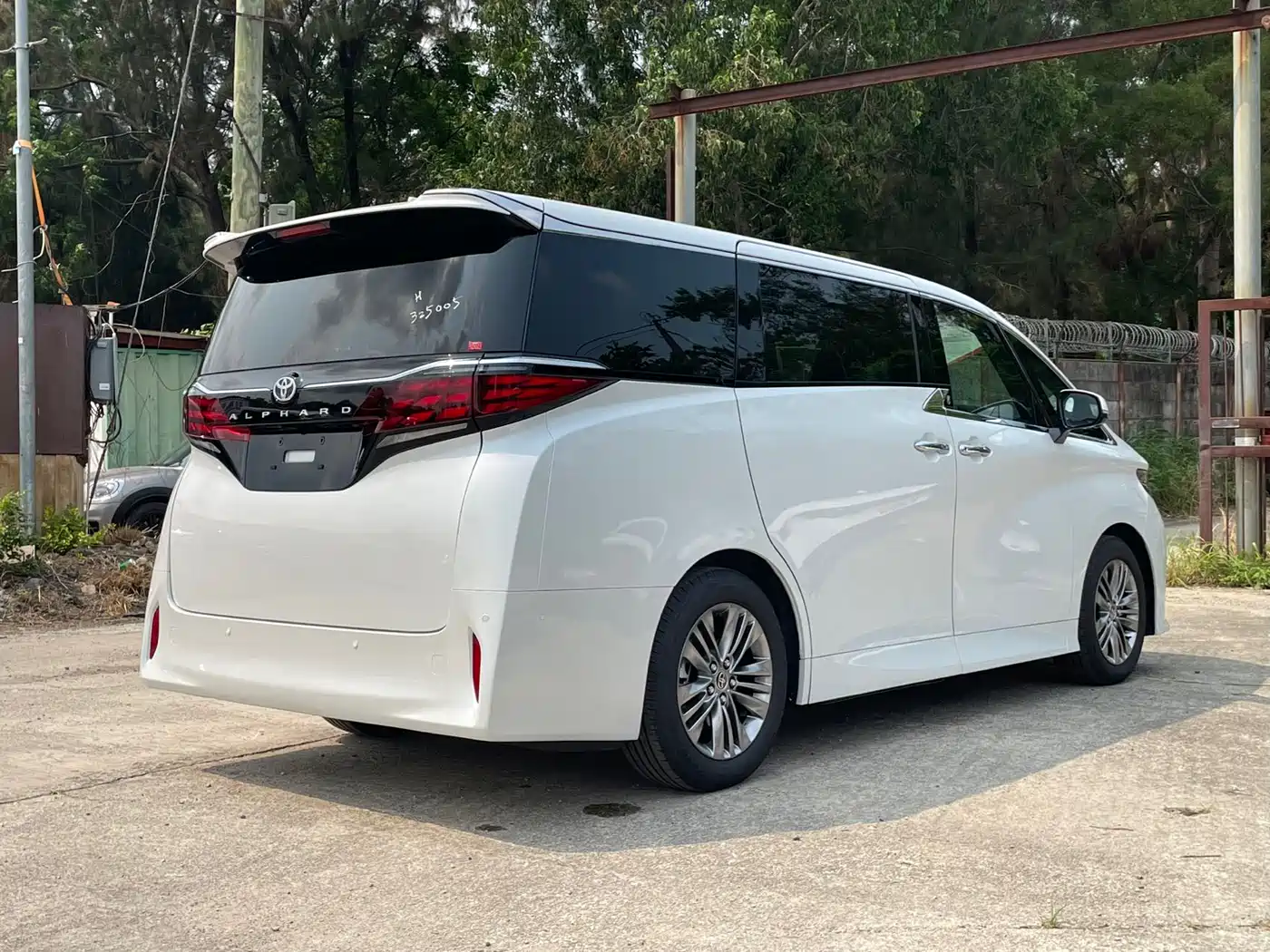 Toyota Alphard 2023 Dual Hybrid 2.5L Ultimate Gold Edition фото 6