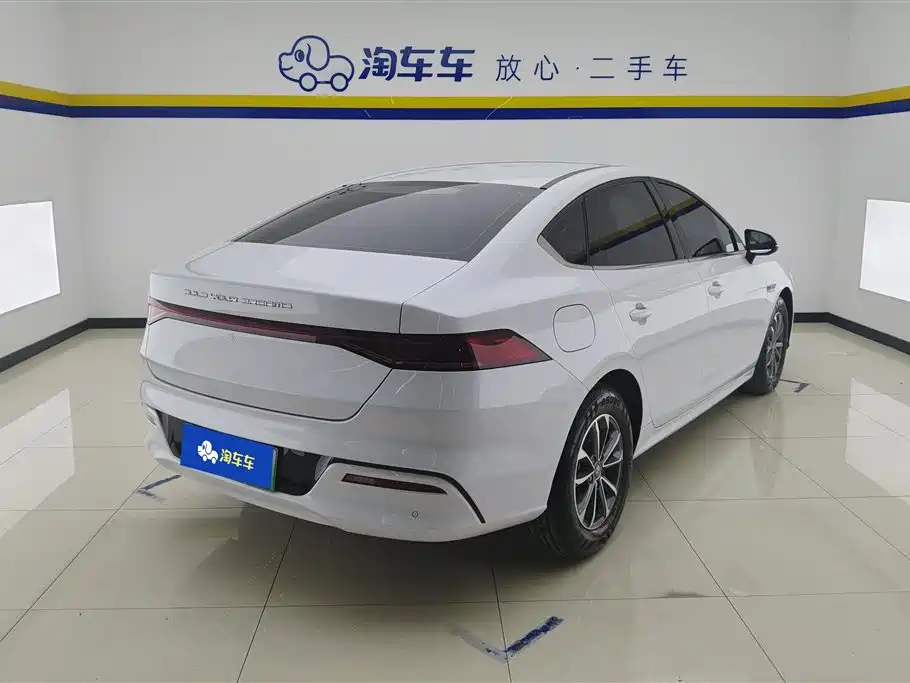 BYD Qin PLUS 2024 Glory Edition DM-i 55KM Leading фото 3