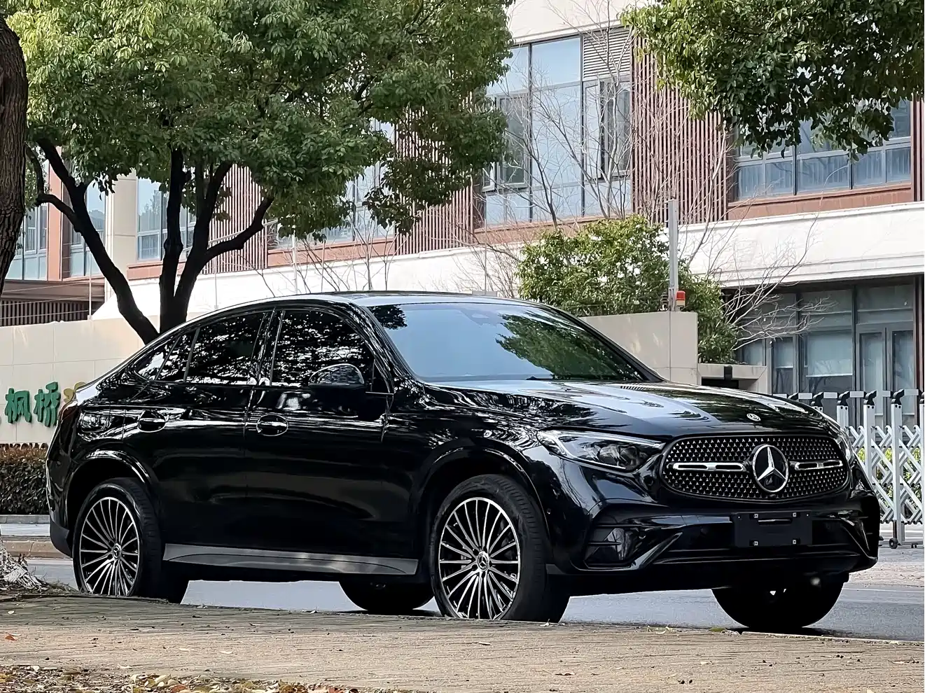 Mercedes-Benz GLC Coupe 2024 GLC 260 4MATIC Coupe SUV фото 3
