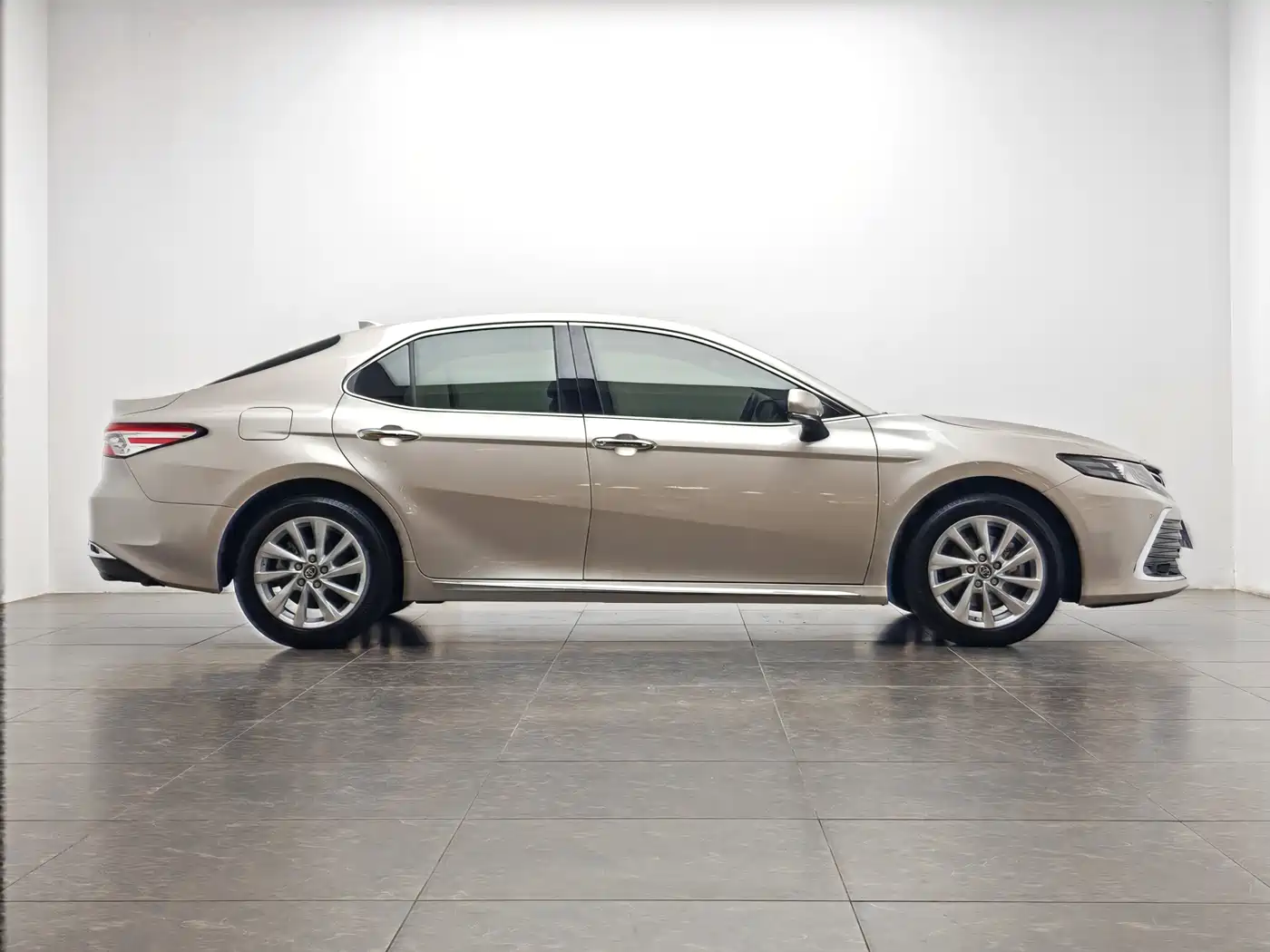 Toyota Camry 2023 2.0G Luxury Edition фото 11