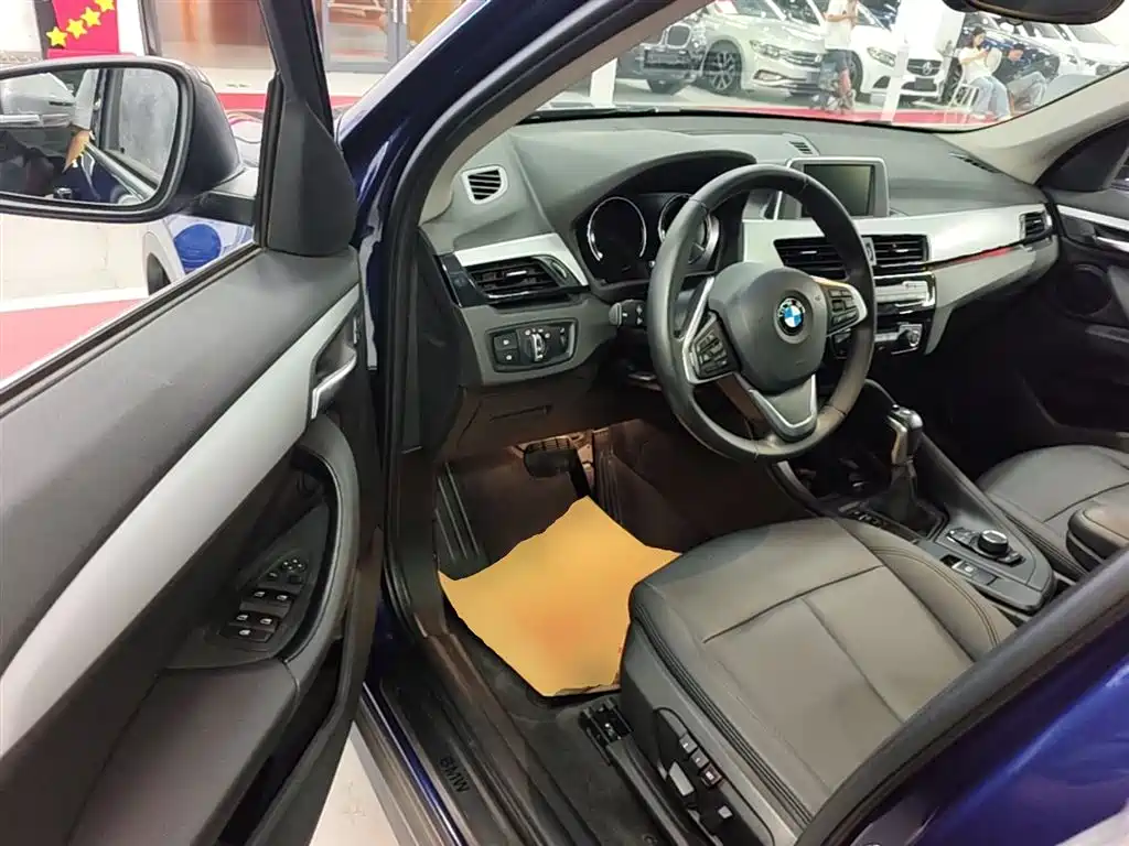 BMW X1 2019 sDrive20Li Leading Model фото 16