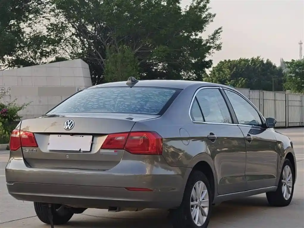 Volkswagen Jetta 2015 1.6L Auto Comfort фото 5