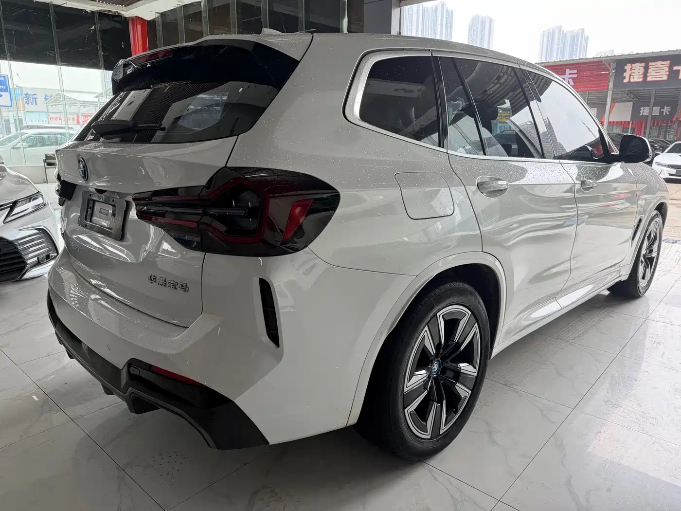 BMW iX3 2023 Leading Type фото 7