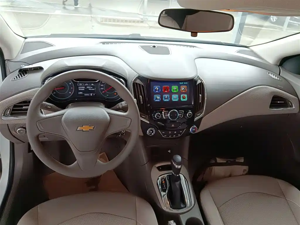 Chevrolet Cruze 2015 1.5L Automatic Fashion Navigation Edition фото 6