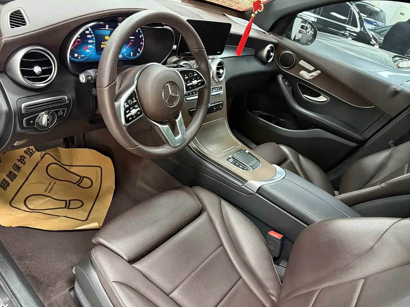 Mercedes-Benz GLC 2023 GLC 300 L 4MATIC Sport 5-Seater фото 4
