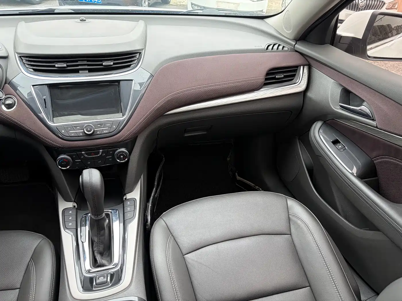 Chevrolet Malibu 2017 1.5T Automatic Luxury Edition фото 12