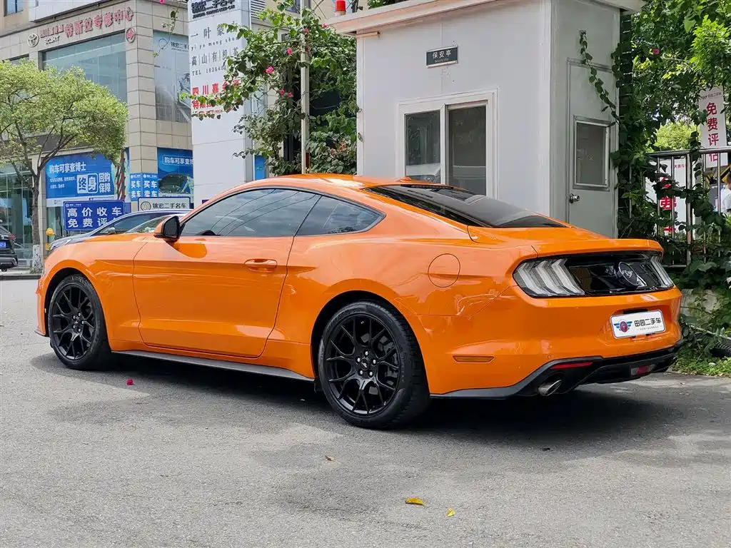 FORD MUSTANG