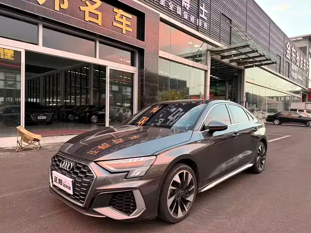Audi A3 A3L Limousine 35 TFSI, Стиль Спорт