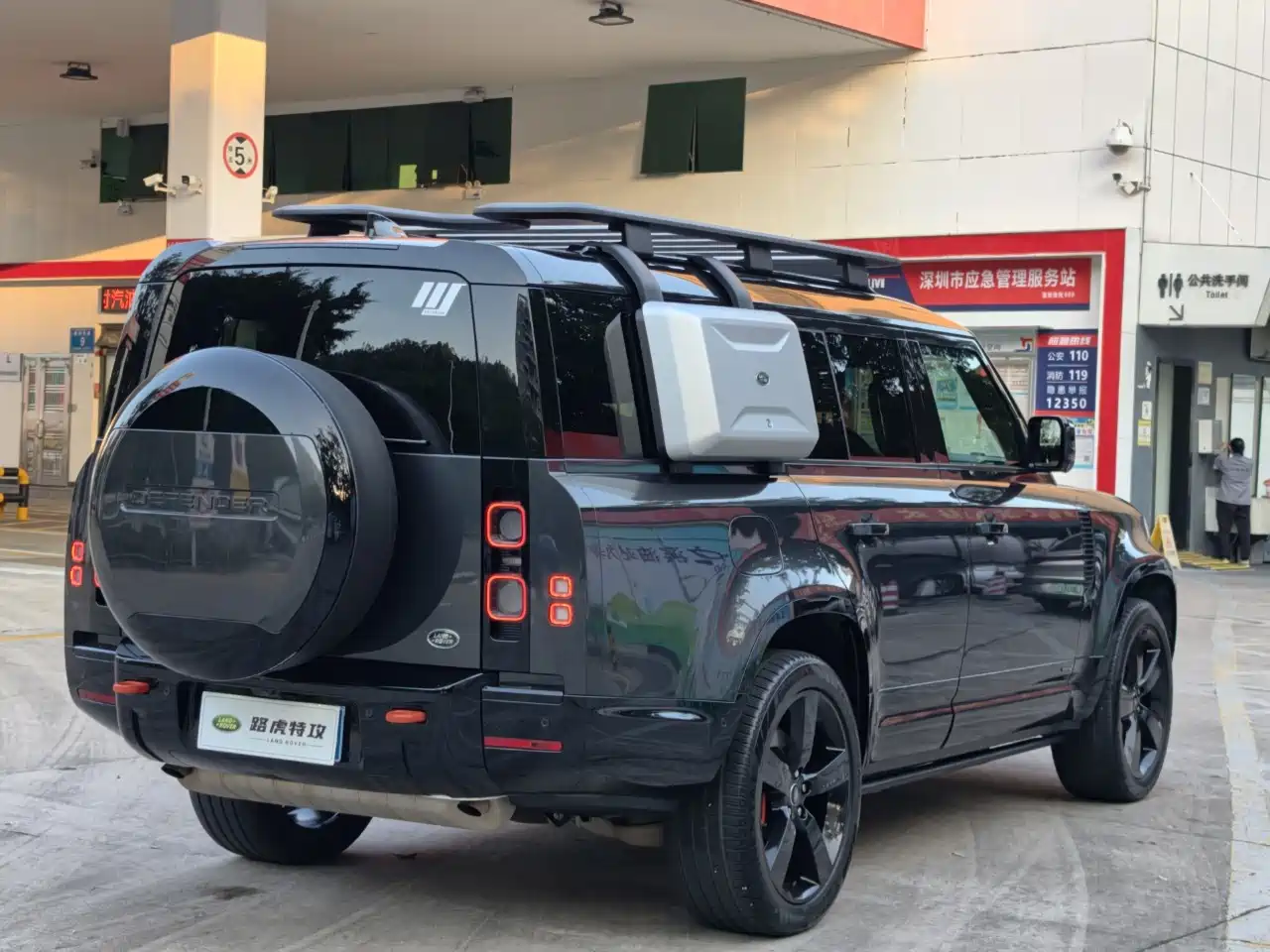 Land Rover Defender 2023 130 3.0T P400 X фото 16
