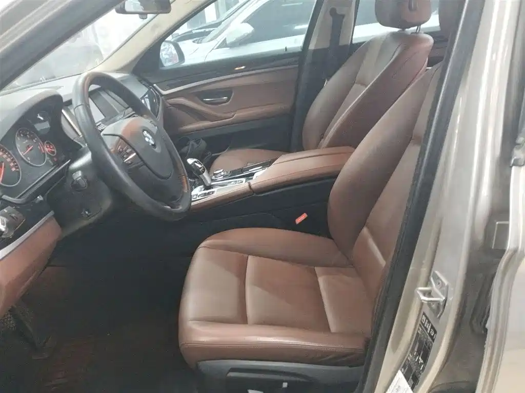 BMW 5 Series 2014 520Li Elegance фото 15