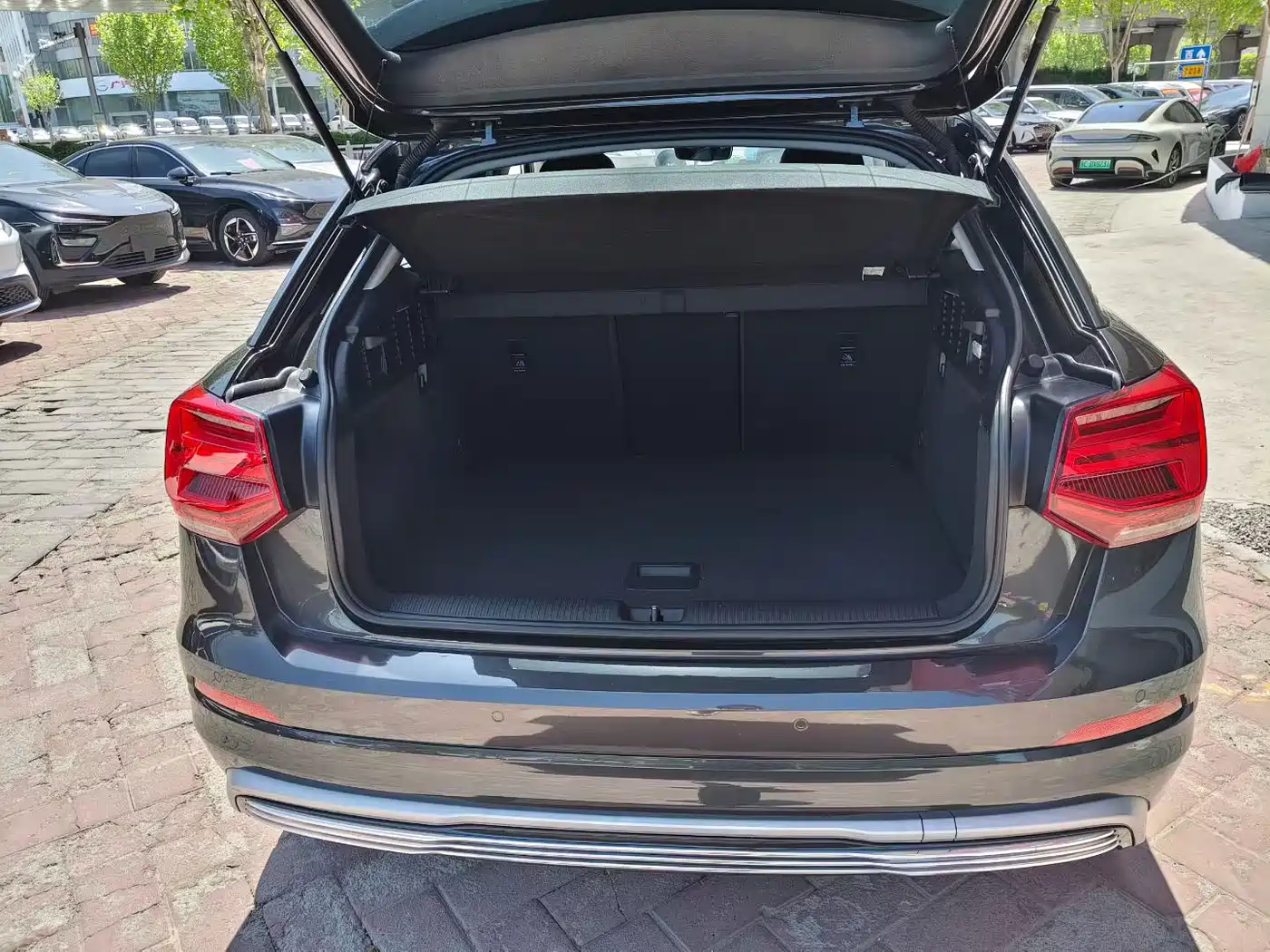AUDI Q2L E-TRON