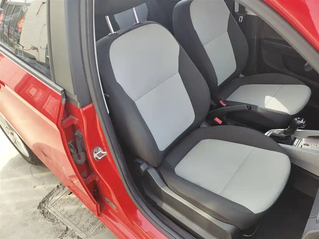 Škoda Fabia 2017 1.4L Auto Car Enjoy Edition фото 7