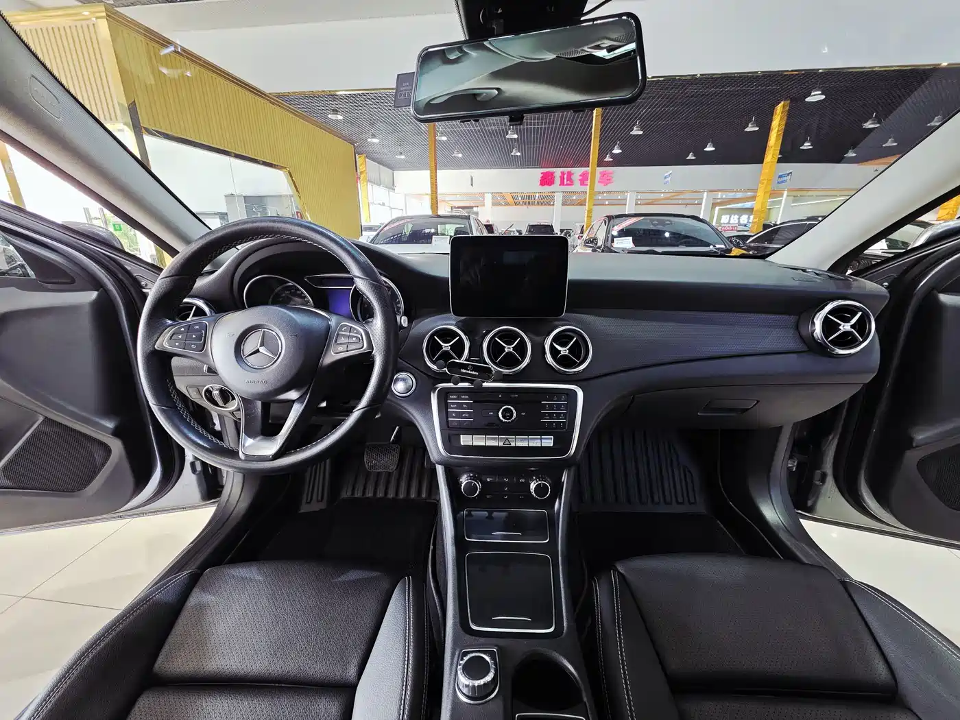 Mercedes-Benz GLA 2017 GLA 200 Dynamic фото 10