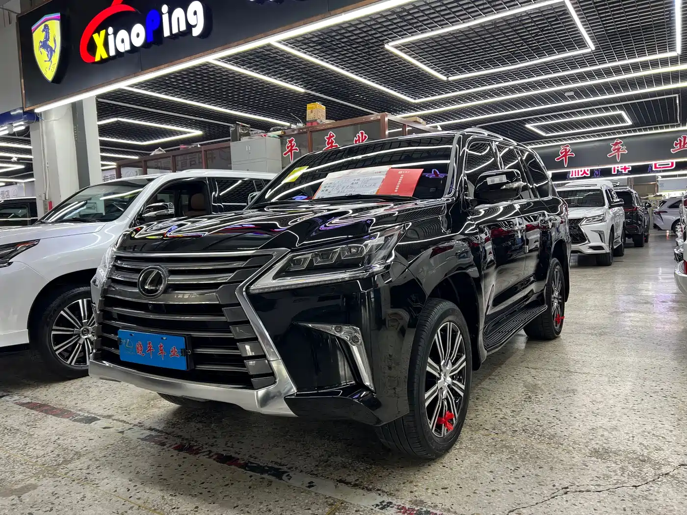 Фото 1 - Lexus LX