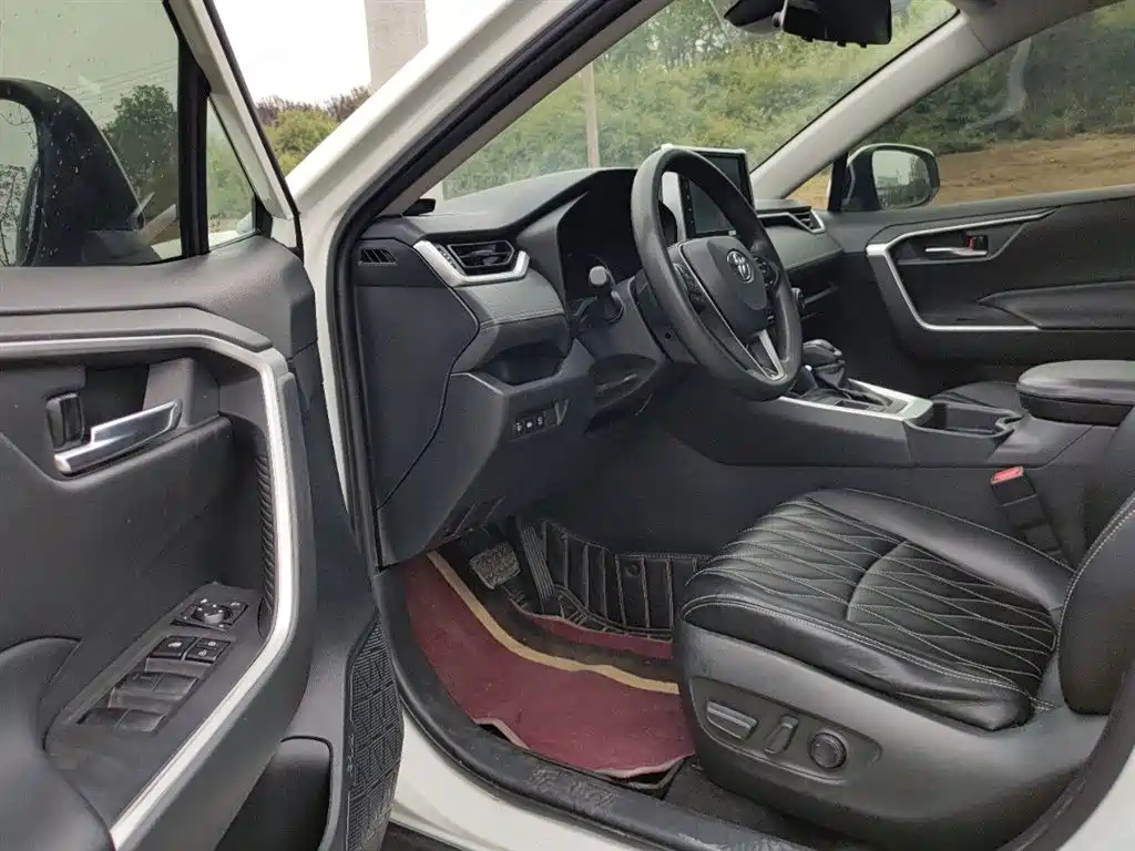 Toyota RAV4 Rongfang 2020 Hybrid 2.5L E-CVT 2WD Elite Edition фото 4